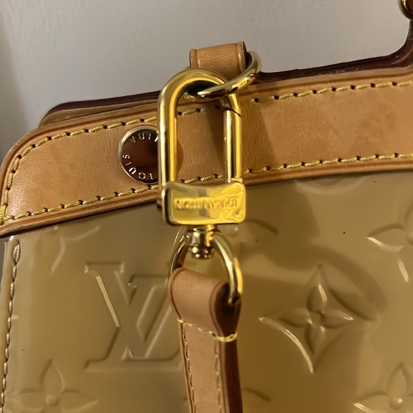 Authentic LOUIS VUITTON Monogram Vernis Brea MM👜 - Picture 6 of 13